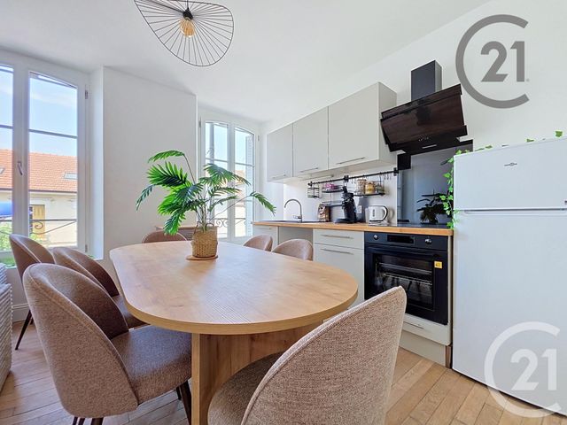 Appartement F5 à vendre - 5 pièces - 85.62 m2 - STE SAVINE - 10 - CHAMPAGNE-ARDENNE - Century 21 Martinot Immobilier