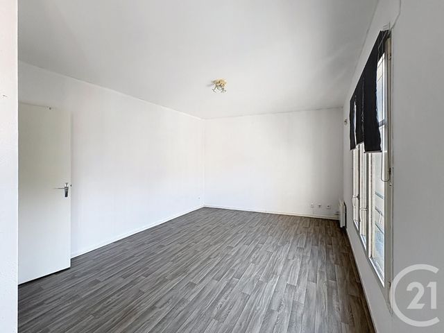 Appartement F1 à louer - 1 pièce - 33.0 m2 - TROYES - 10 - CHAMPAGNE-ARDENNE - Century 21 Martinot Immobilier