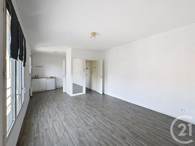 Appartement F1 à louer - 1 pièce - 33.0 m2 - TROYES - 10 - CHAMPAGNE-ARDENNE - Century 21 Martinot Immobilier