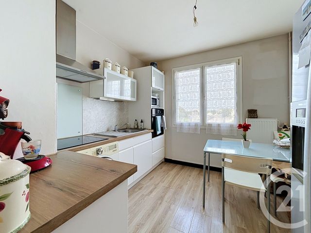 Appartement T4 à vendre - 4 pièces - 70.0 m2 - ROMILLY SUR SEINE - 10 - CHAMPAGNE-ARDENNE - Century 21 Martinot Immobilier