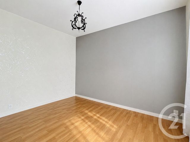 Appartement T4 à vendre - 4 pièces - 70.0 m2 - ROMILLY SUR SEINE - 10 - CHAMPAGNE-ARDENNE - Century 21 Martinot Immobilier