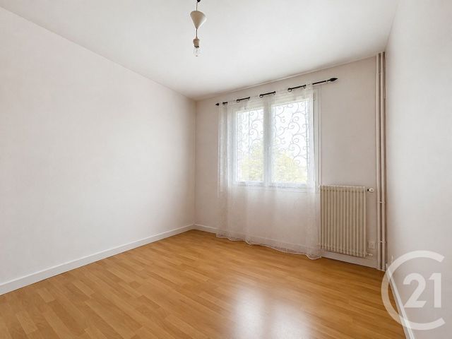 Appartement T4 à vendre - 4 pièces - 70.0 m2 - ROMILLY SUR SEINE - 10 - CHAMPAGNE-ARDENNE - Century 21 Martinot Immobilier