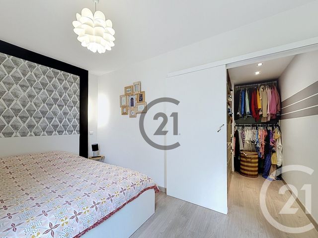 Appartement à vendre - 4 pièces - 75.02 m2 - ST ANDRE LES VERGERS - 10 - CHAMPAGNE-ARDENNE - Century 21 Martinot Immobilier