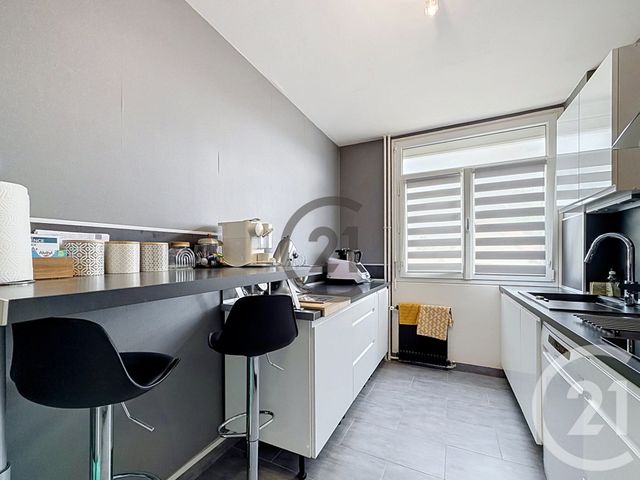 Appartement à vendre - 4 pièces - 75.02 m2 - ST ANDRE LES VERGERS - 10 - CHAMPAGNE-ARDENNE - Century 21 Martinot Immobilier