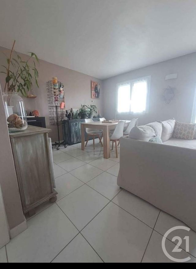 Appartement F3 à louer - 3 pièces - 62.58 m2 - LA CHAPELLE ST LUC - 10 - CHAMPAGNE-ARDENNE - Century 21 Martinot Immobilier