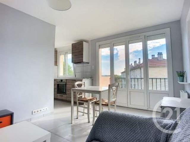 Appartement F2 à louer - 2 pièces - 42.3 m2 - TROYES - 10 - CHAMPAGNE-ARDENNE - Century 21 Martinot Immobilier