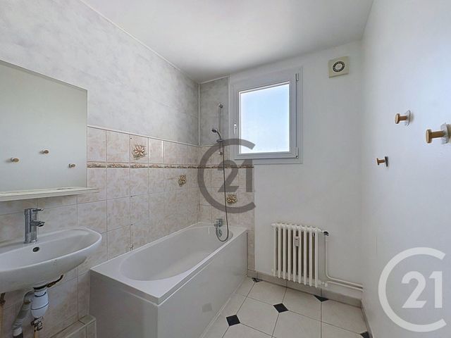 Appartement T3 à vendre - 3 pièces - 57.5 m2 - TROYES - 10 - CHAMPAGNE-ARDENNE - Century 21 Martinot Immobilier