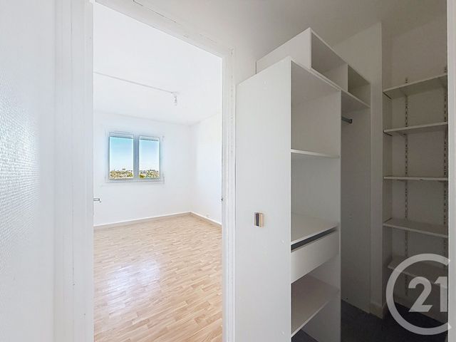 Appartement F3 à vendre - 3 pièces - 60.69 m2 - LA CHAPELLE ST LUC - 10 - CHAMPAGNE-ARDENNE - Century 21 Martinot Immobilier