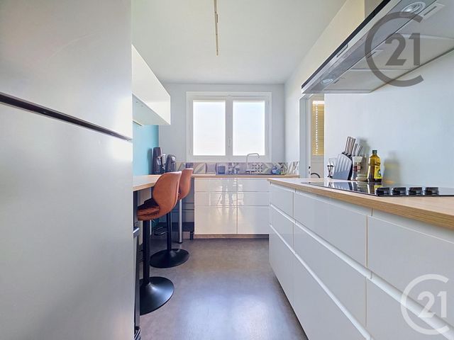Appartement F4 à vendre - 4 pièces - 73.6 m2 - ST ANDRE LES VERGERS - 10 - CHAMPAGNE-ARDENNE - Century 21 Martinot Immobilier