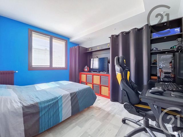 Appartement F4 à vendre - 4 pièces - 73.6 m2 - ST ANDRE LES VERGERS - 10 - CHAMPAGNE-ARDENNE - Century 21 Martinot Immobilier