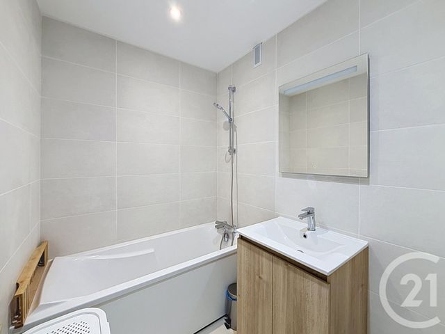 Appartement F3 à louer - 3 pièces - 62.7 m2 - ST ANDRE LES VERGERS - 10 - CHAMPAGNE-ARDENNE - Century 21 Martinot Immobilier