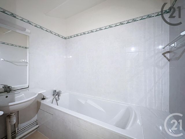 Appartement F5 à louer - 5 pièces - 140.8 m2 - ST THIBAULT - 10 - CHAMPAGNE-ARDENNE - Century 21 Martinot Immobilier