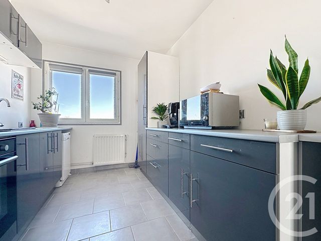 Appartement à vendre - 3 pièces - 55.0 m2 - STE SAVINE - 10 - CHAMPAGNE-ARDENNE - Century 21 Martinot Immobilier