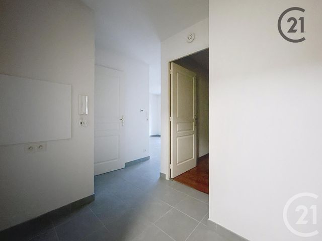 Appartement T2 à louer - 2 pièces - 38.4 m2 - STE SAVINE - 10 - CHAMPAGNE-ARDENNE - Century 21 Martinot Immobilier