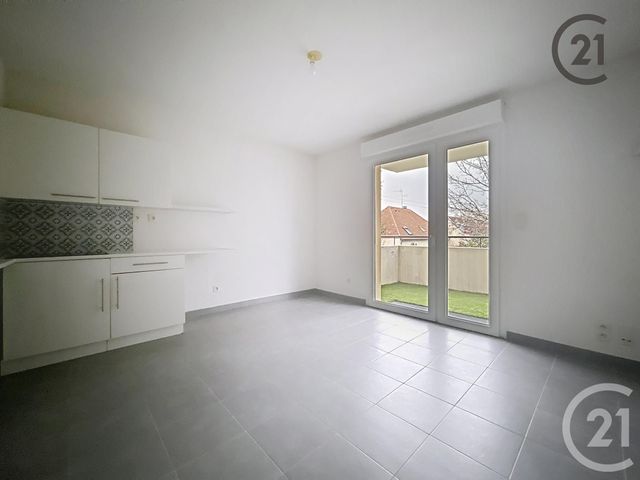 Appartement T2 à louer - 2 pièces - 38.4 m2 - STE SAVINE - 10 - CHAMPAGNE-ARDENNE - Century 21 Martinot Immobilier